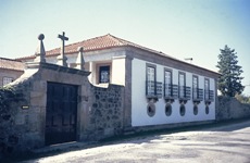 Casa das Paredes - Casa Antiga - 7 Quartos e 2 Apartamentos